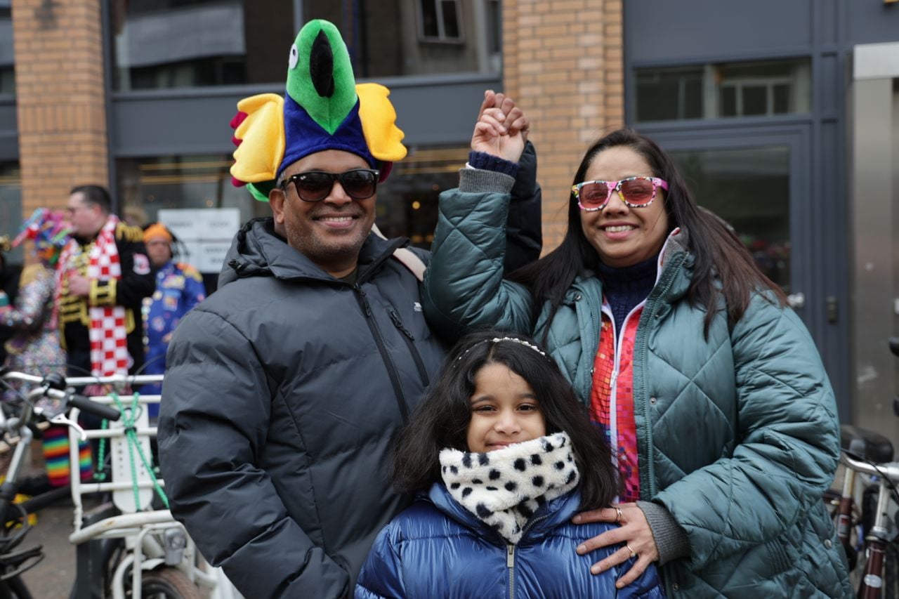 Rupesh en zijn vrouw Rachana vieren al jaren carnaval in Lampegat (foto: Lobke Kapteijns). 