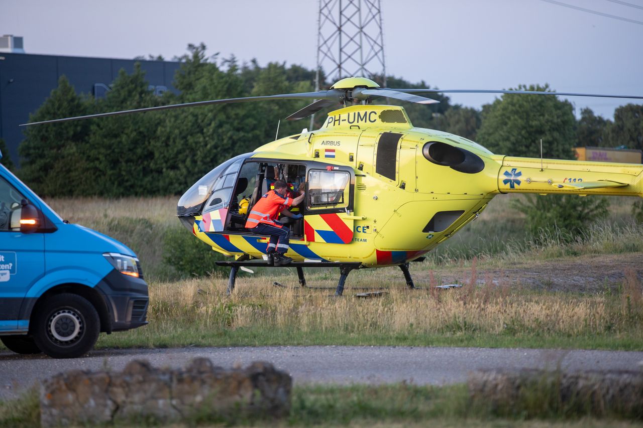 Ook een traumahelikopter werd ingeschakeld (foto: Christian Traets/Persbureau Heitink). 
