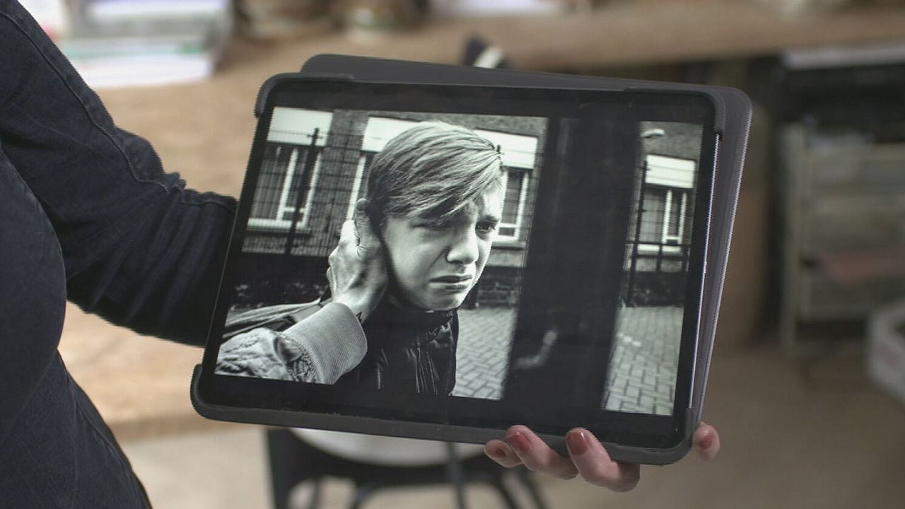 Zoon Guus voor 't eerst weer naar school. (Beeld: Omroep Brabant)