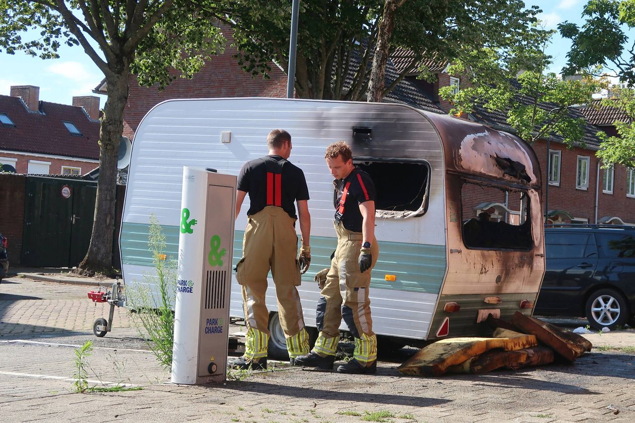 De brandweer had het vuur snel onder controle (foto: Perry Roovers/Persbureau Heitink).