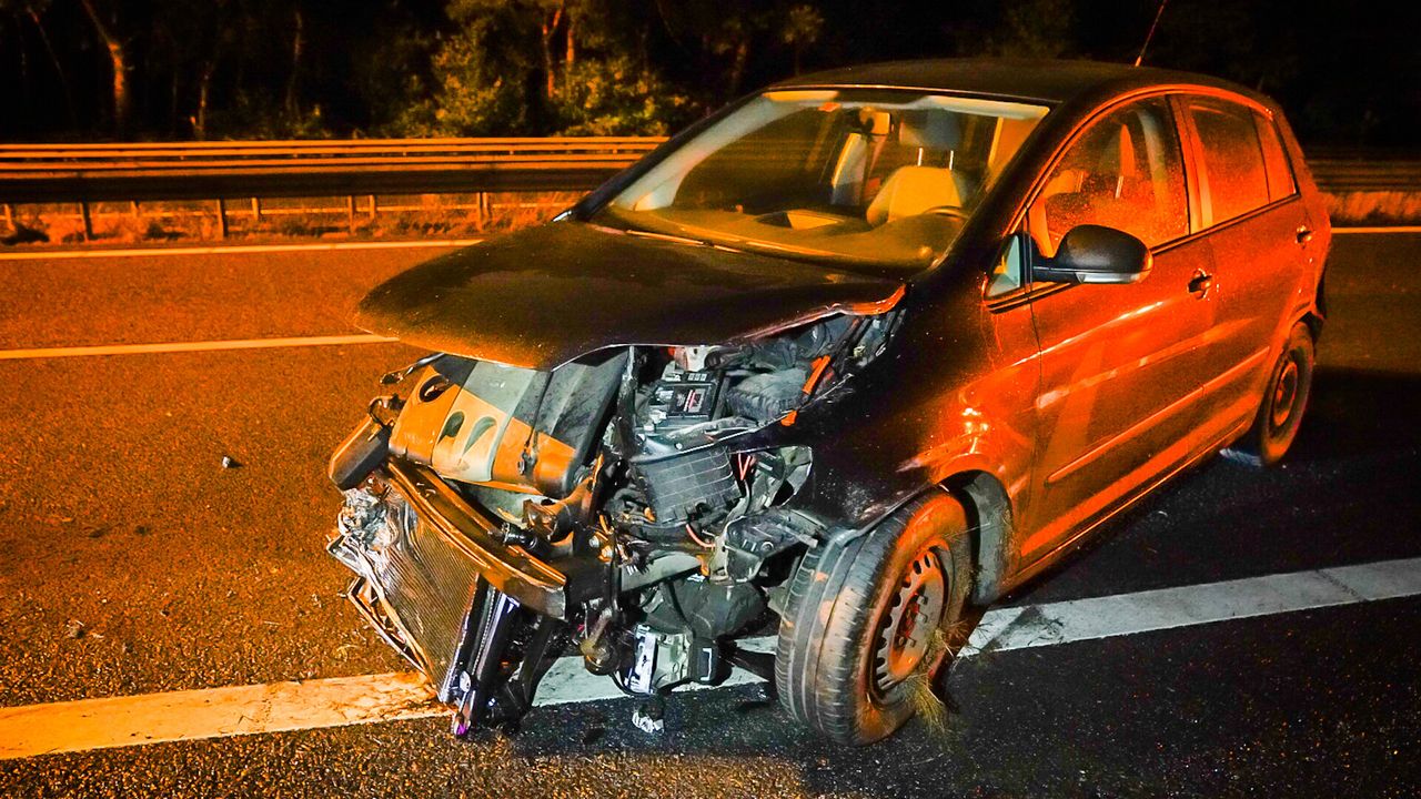 De beschadigde auto's moesten door een bergingsbedrijf worden getakeld (foto: Sem van Rijssel / SQ Vision).