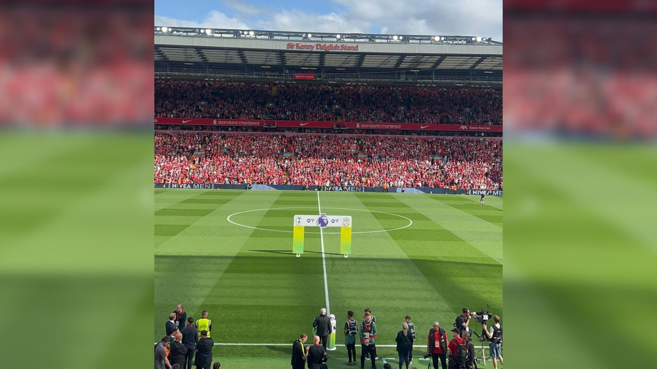 Dit uitzicht hebben Jeroen en Bobbie in het stadion (foto: Jeroen van Belkom).