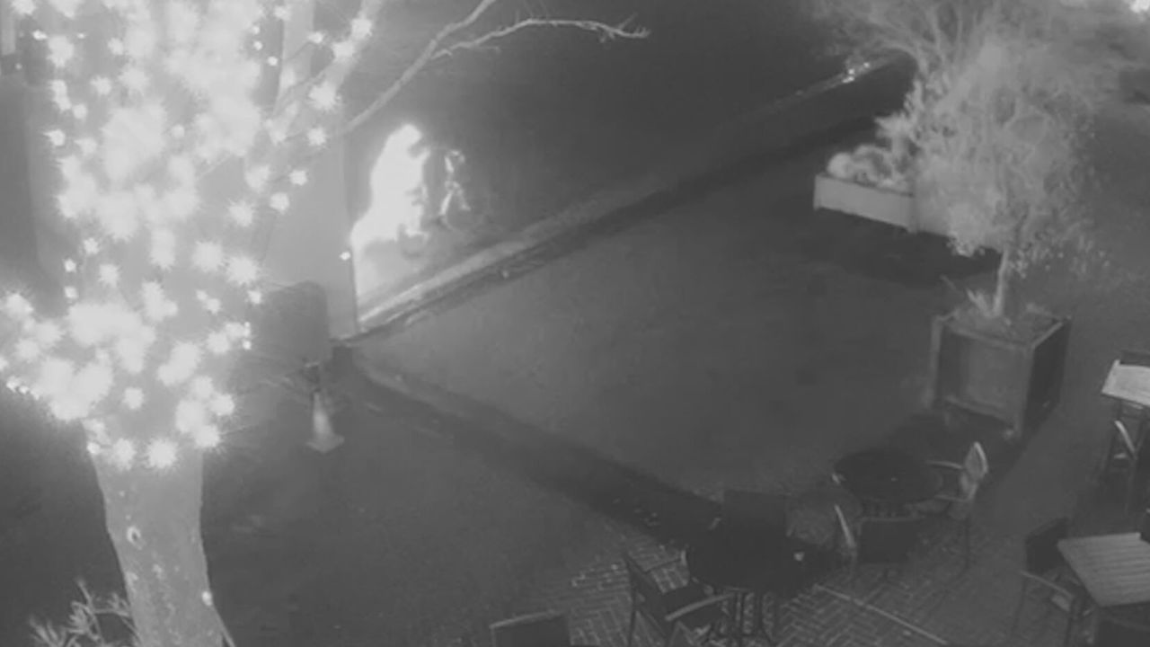 Bij de eerste aanslag liep de dader wellicht letsel op (foto: Bureau Brabant).