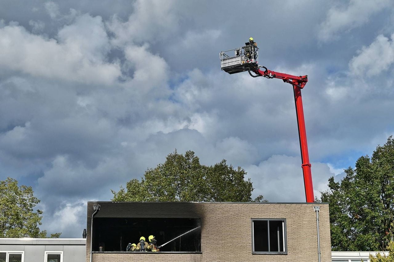 De brandweer zette groots in (foto: Toby de Kort / Persbureau Heitink).