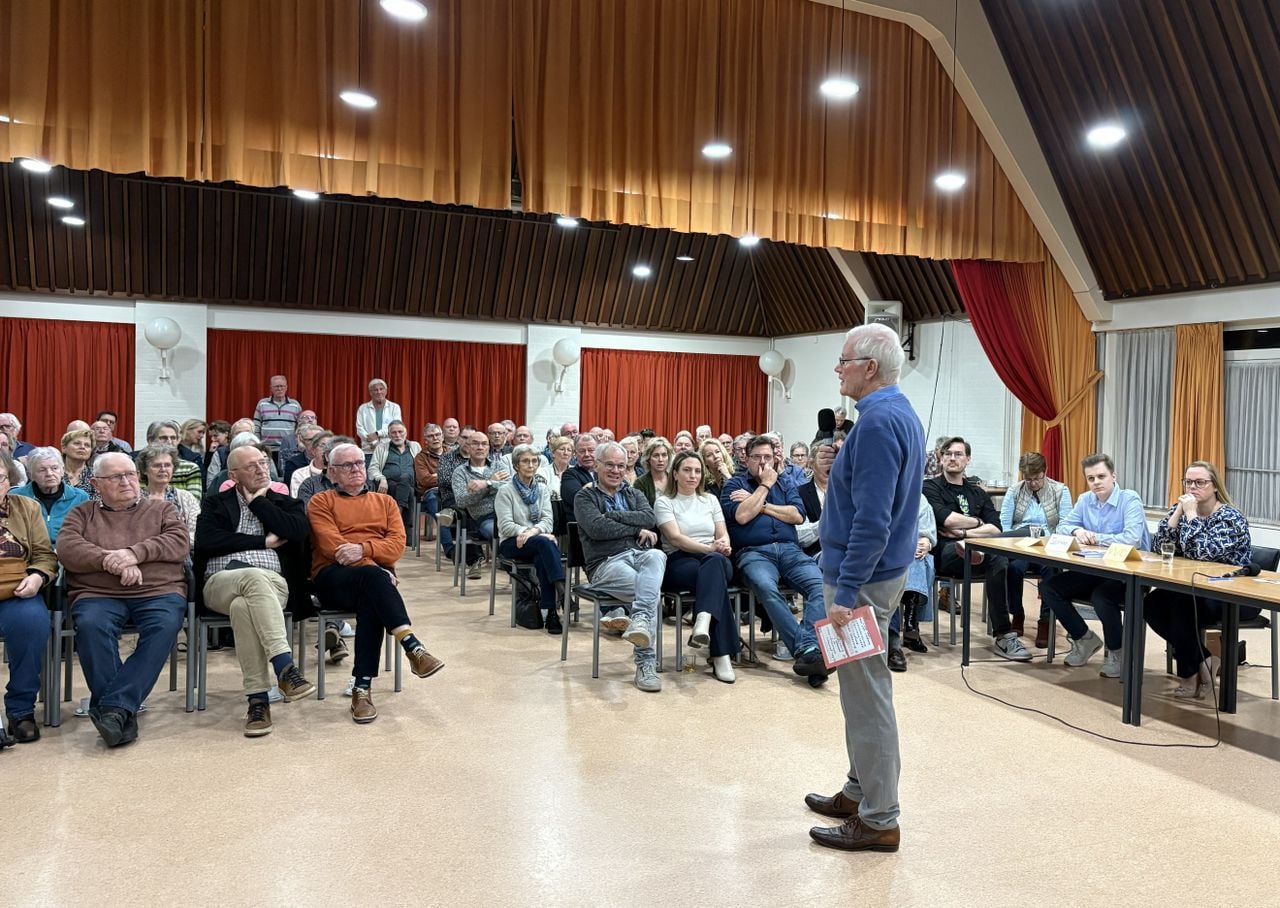 Een volle zaal bij het kiezersdebat in Eersel (foto: Karin Kamp).