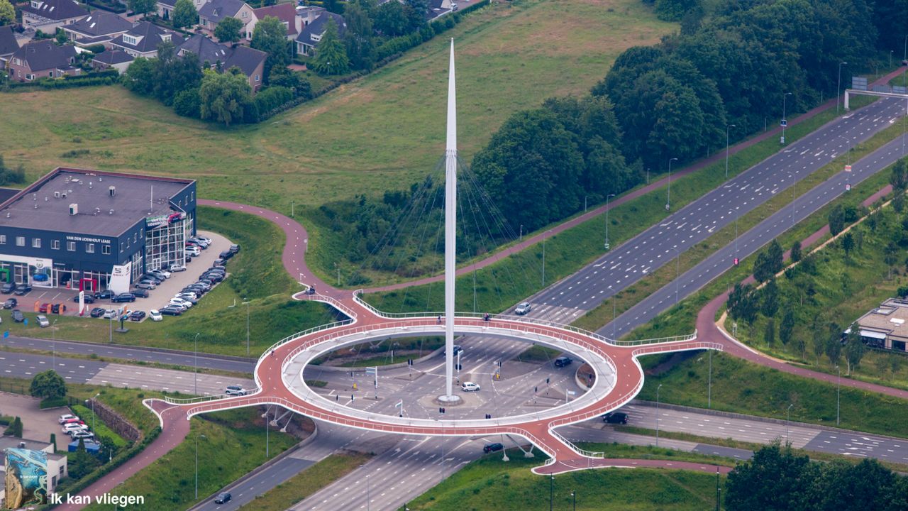 De fietsrotonde in Veldhoven. (Foto: Jeroen Komen)