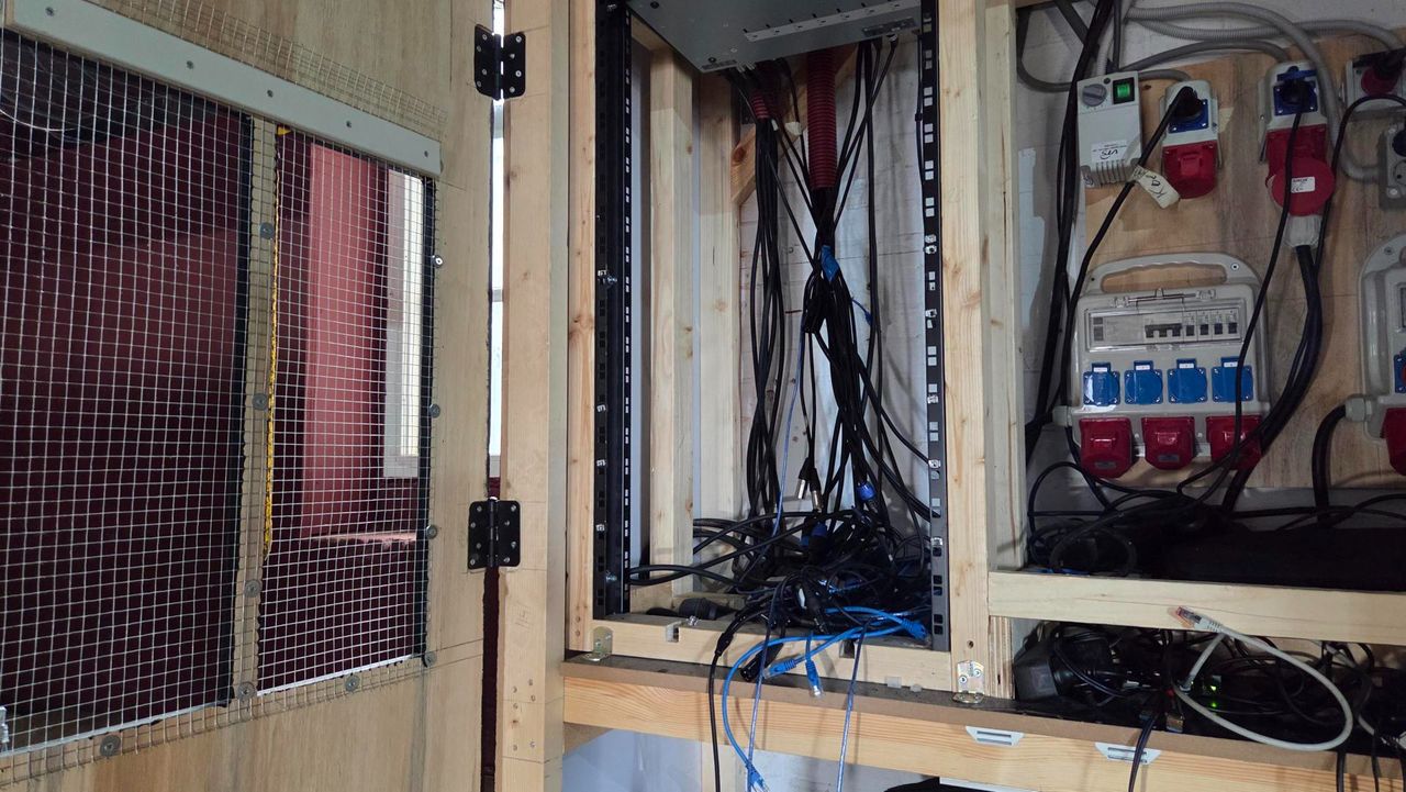 Verschillende apparatuur werd gestolen (foto: Noël van Hooft).