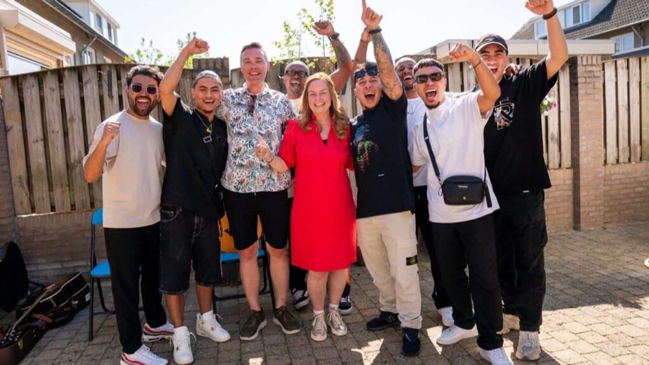 Daniëlla en tributeband Treasure (Foto: Shali Blok)