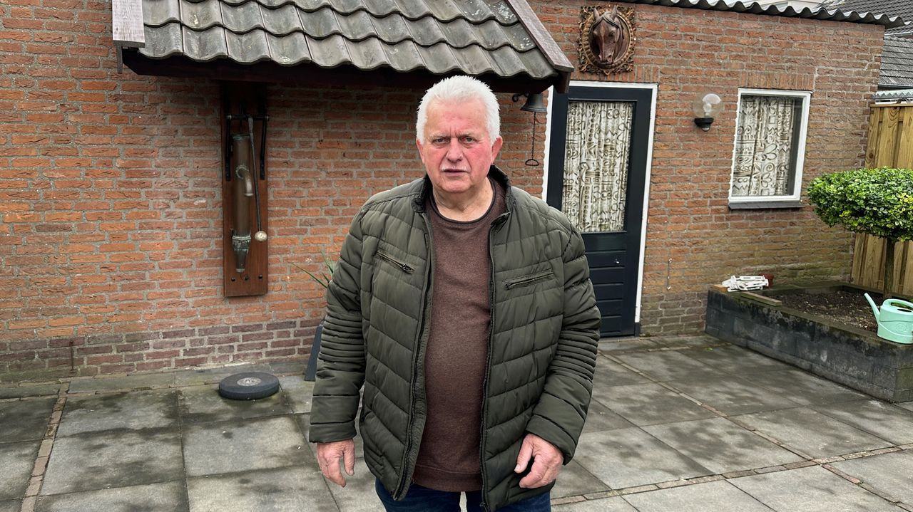 Raymond Laheij heeft veel herinneringen aan de rouwkoets (foto: Rogier van Son).