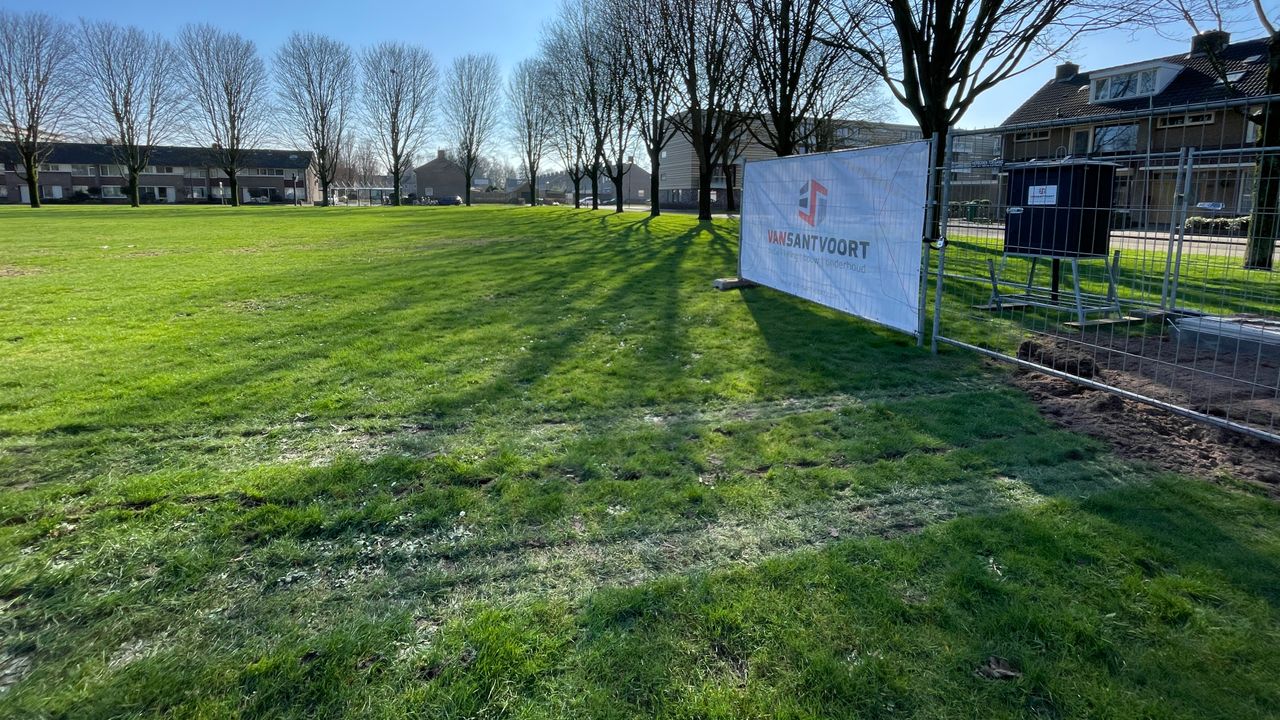 Hier in Veldhoven moeten de eerste appartementen komen (foto: Rogier van Son).