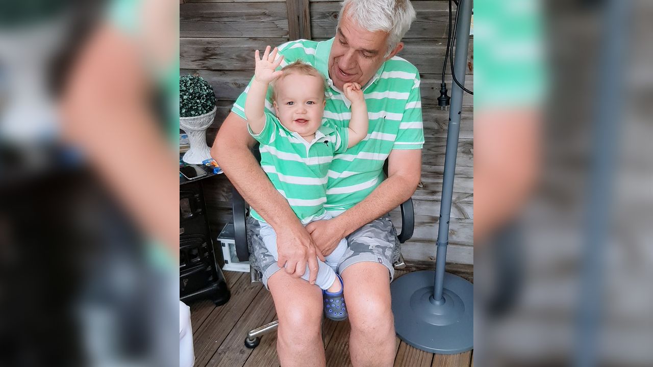 Trotse opa Johan met kleinzoon Ian.