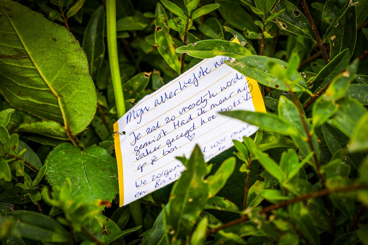 Een persoonlijk berichtje aan de overleden fietser (foto: SQ Vision).