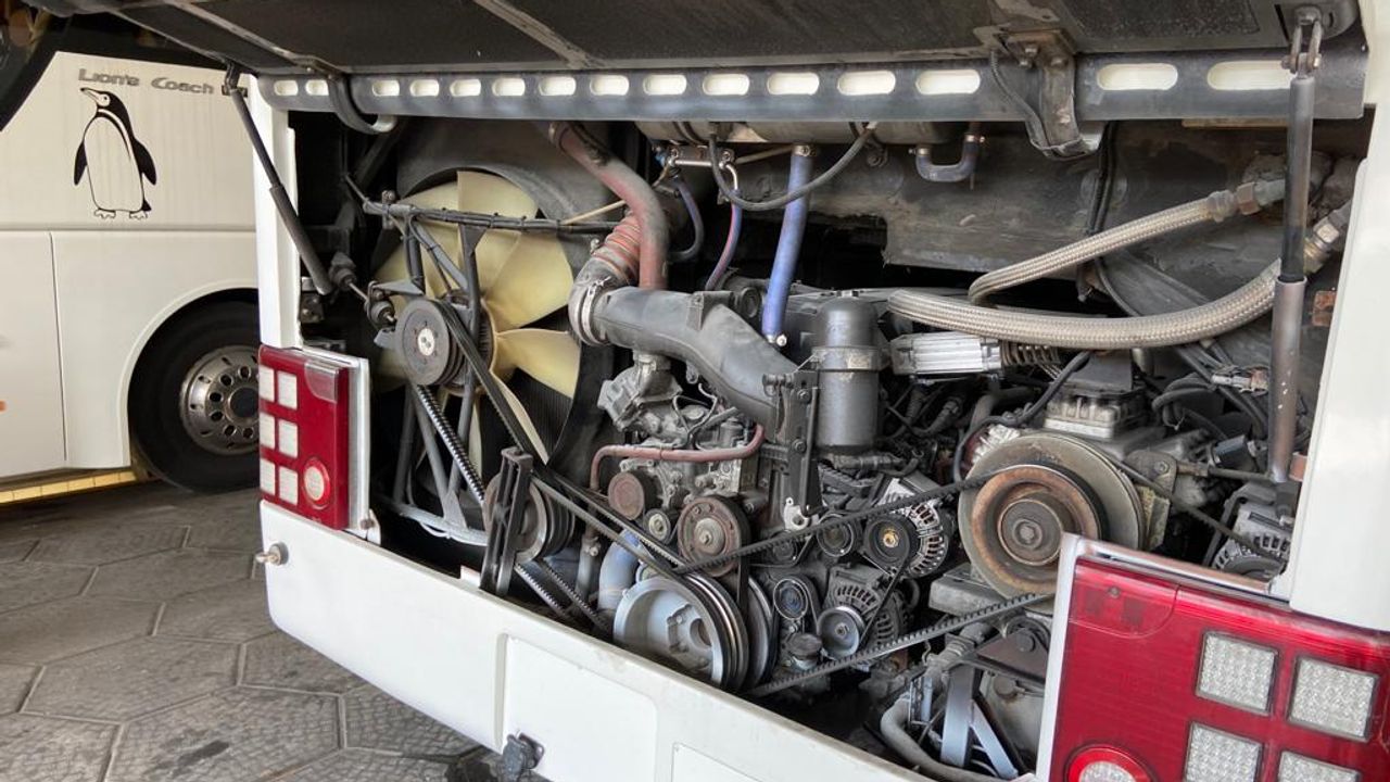  Ook de motor wordt goed gecontroleerd (foto: Erik Peeters).