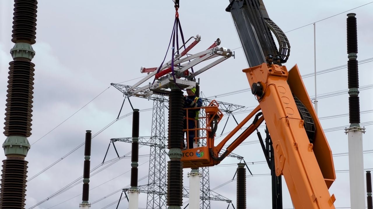 In Tilburg Noord wordt hard gewerkt aan een nieuw hoogspanningsstation (foto: Jan Peels).