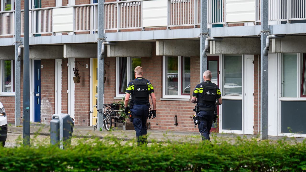 Er werden meerdere agenten ingezet (foto: Tom van der Put/Persbureau Heitink).