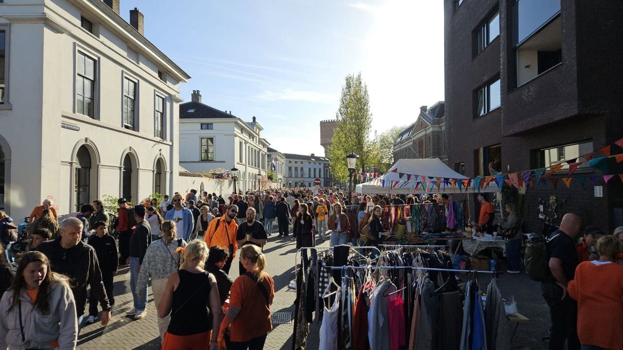 Het is al flink druk in het centrum van Utrecht - NOS