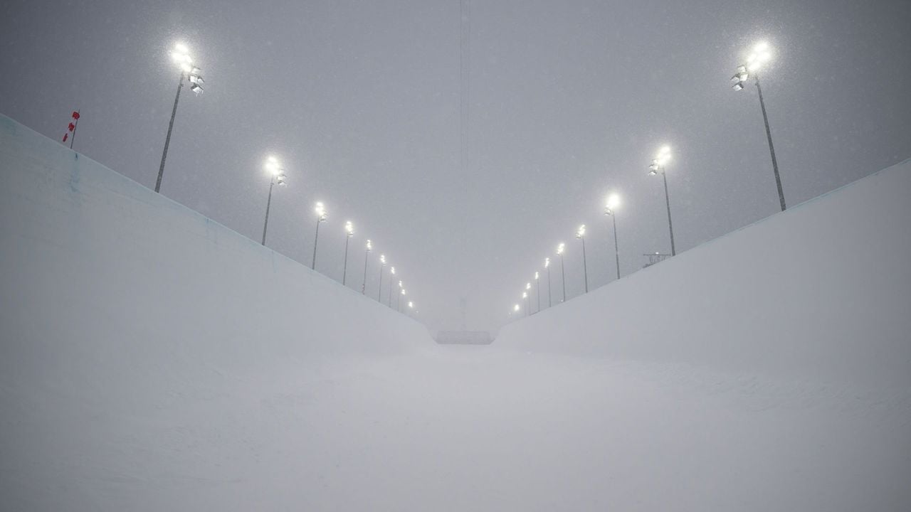 Vanwege hevige sneeuwval zijn de kwalificaties freestyleskiën uitgesteld. - ANP