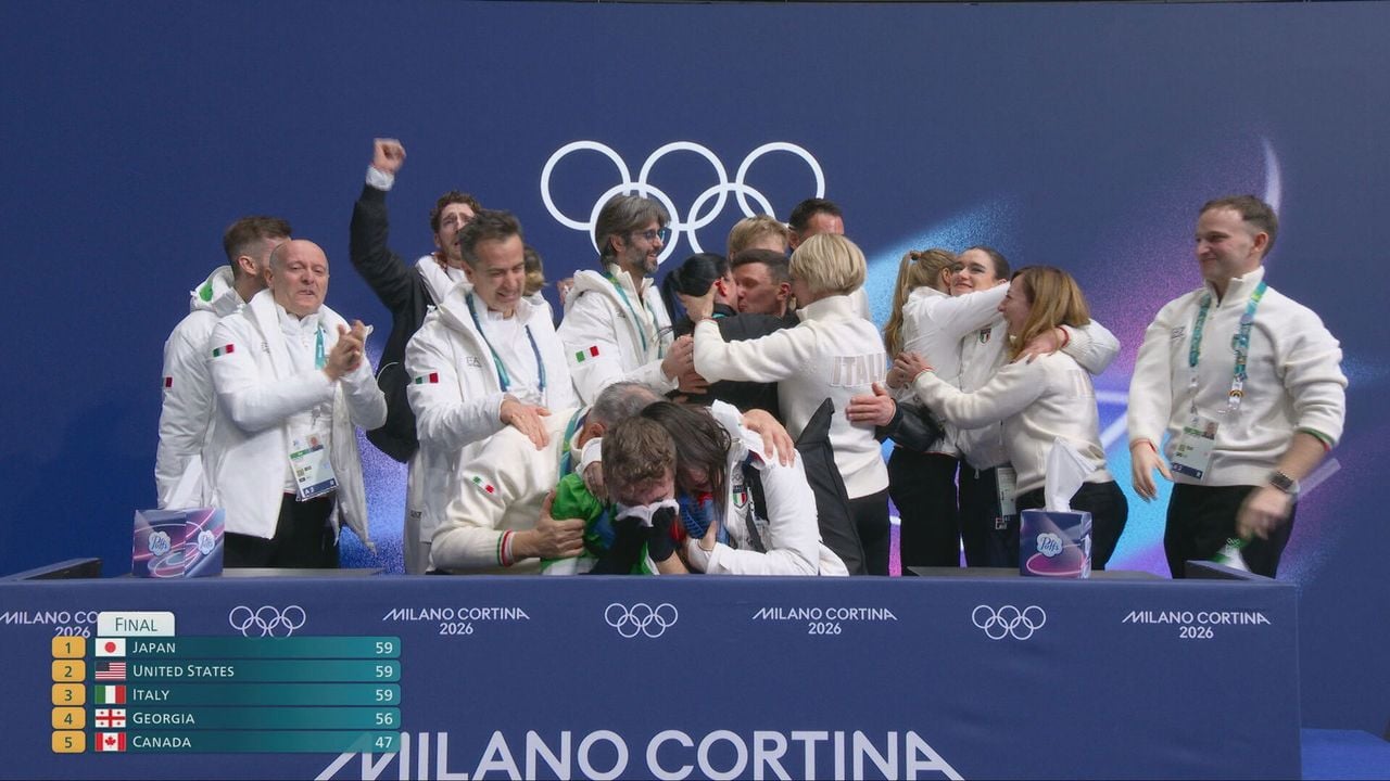 Dolle vreugde bij de Italianen als blijkt dat het brons verzekerd is. - NOS