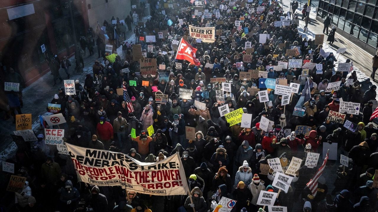Op 25 januari demonstreren duizenden mensen tegen de aanwezigheid van ICE in Minneapolis. - AFP