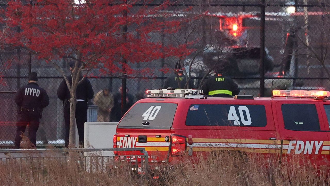 Maduro gaat bij de gevangenis aan boord van de helikopter - Reuters