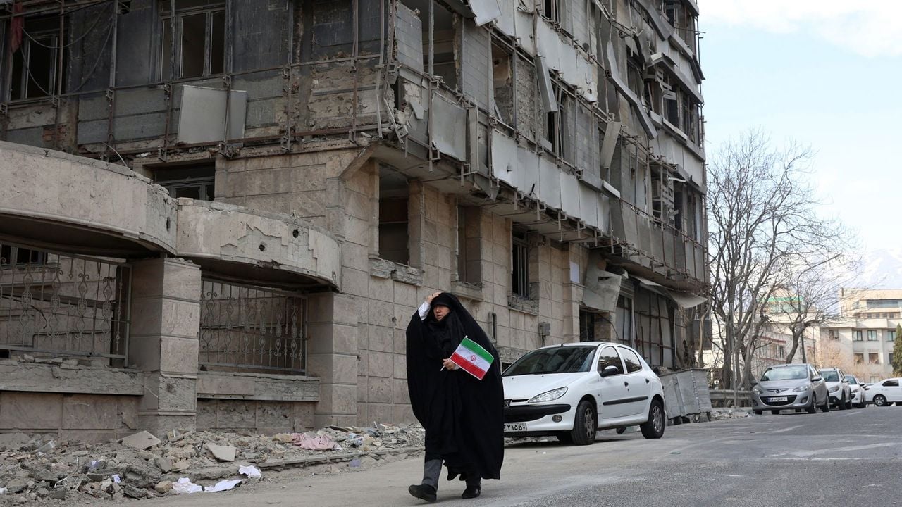 Het beschadigde Gandhi Ziekenhuis in Teheran - AFP
