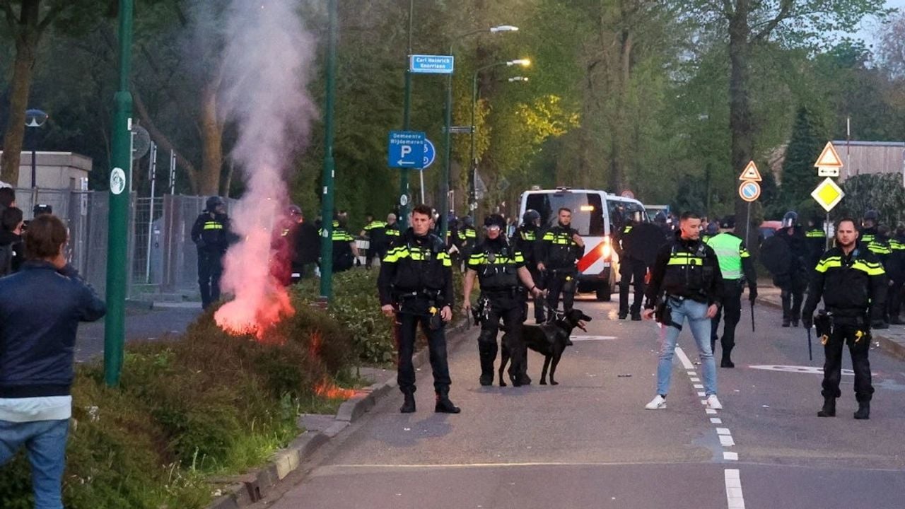 Politie bij een van de protesten in Loosdrecht - RVP Media
