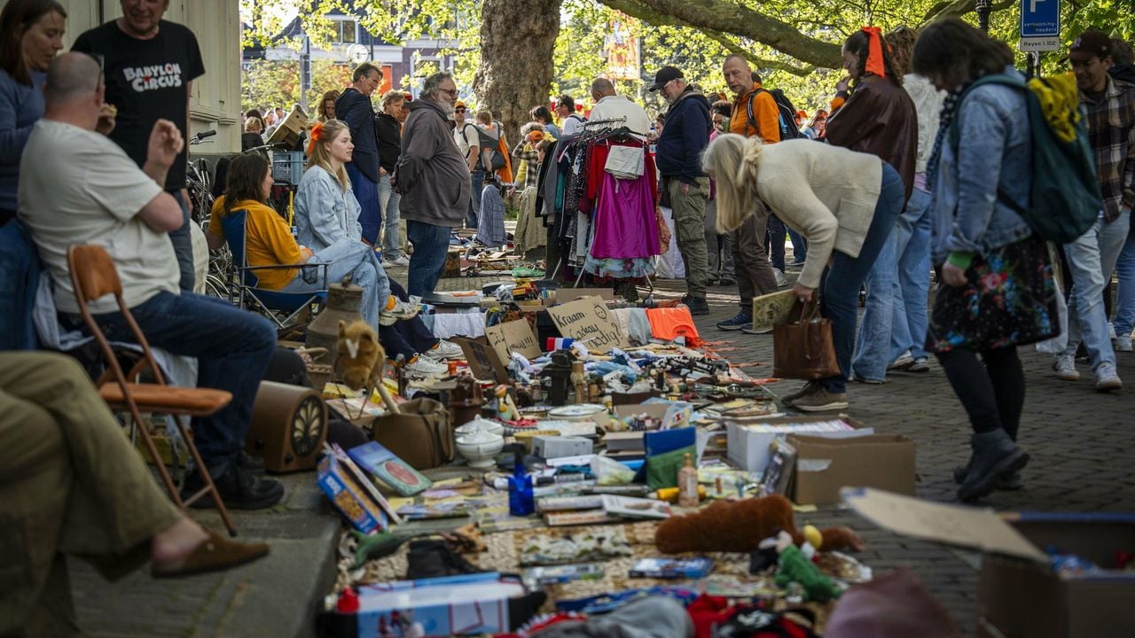 Veel spullen te koop op de rommelmarkt - ANP