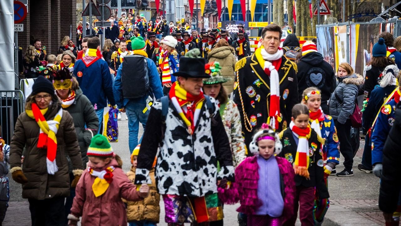 Carnavalsvierders in Oeteldonk - ANP
