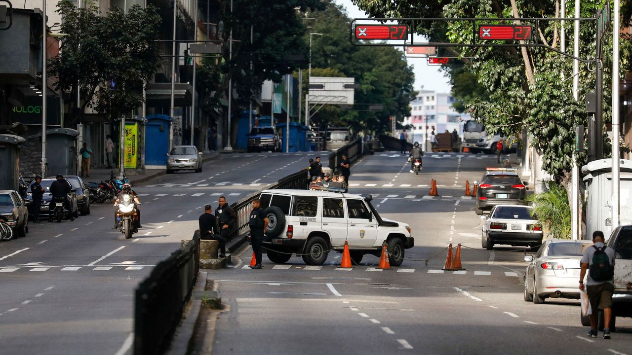 Politie op straat - Reuters