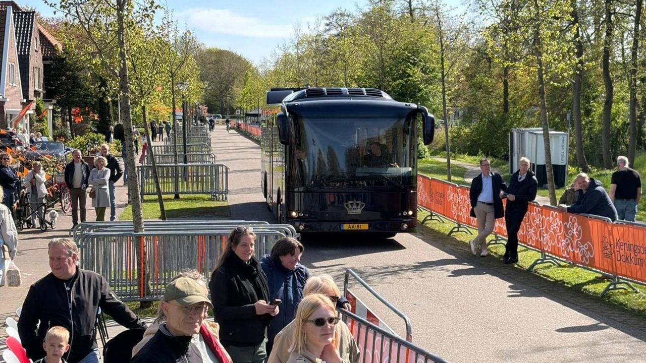 De bus oefent de route - Omrop Fryslân