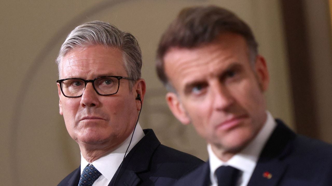 Premier Starmer (l) en president Macron na de bijeenkomst in Parijs - Reuters