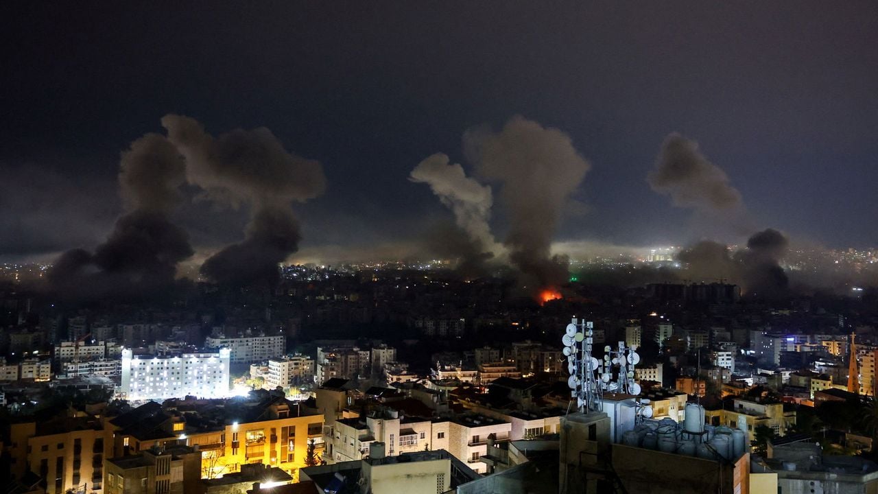 Rookpluimen in Beiroet - Reuters