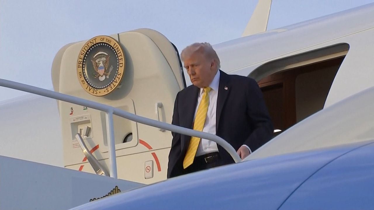 Trump bij aankomst in Florida - Reuters