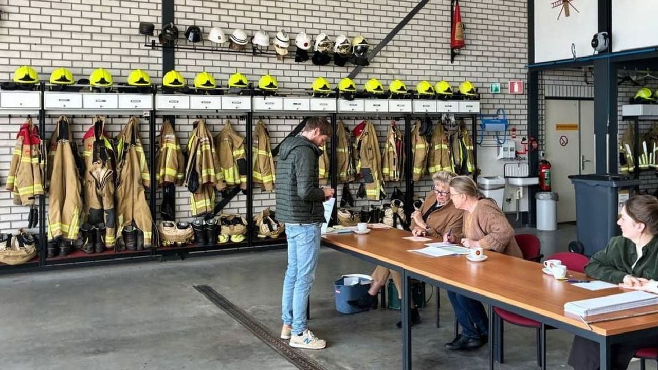 Vandaag kunnen kiezers stemmen op tal van bijzondere plekken, zoals deze brandweerkazerne in het Gelderse Laren - Omroep Gelderland