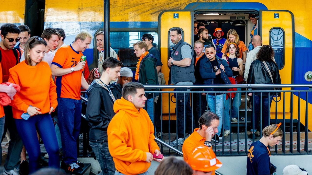 Treinreizigers op Amsterdam Centraal in 2025 - ANP