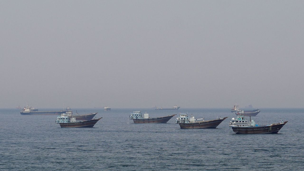 Schepen en boten in de Straat van Hormuz - Reuters