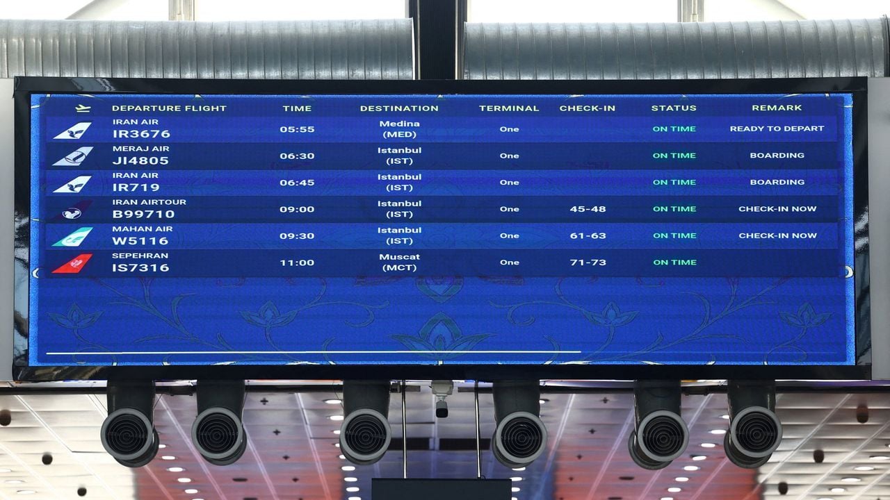 De eerste commerciële vluchten zijn vandaag weer vertrokken uit Teheran - Reuters