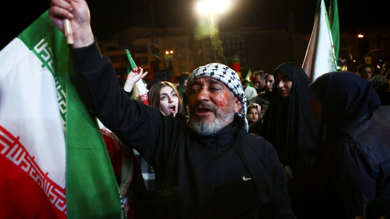 Mensen op straat in Teheran na aankondiging staakt-het-vuren - Reuters