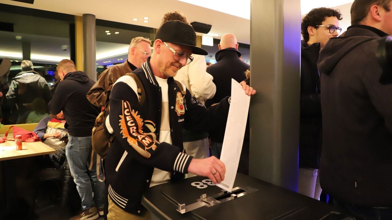 In Kampen konden kiezers vannacht terecht bij een snackbar - SPS Media