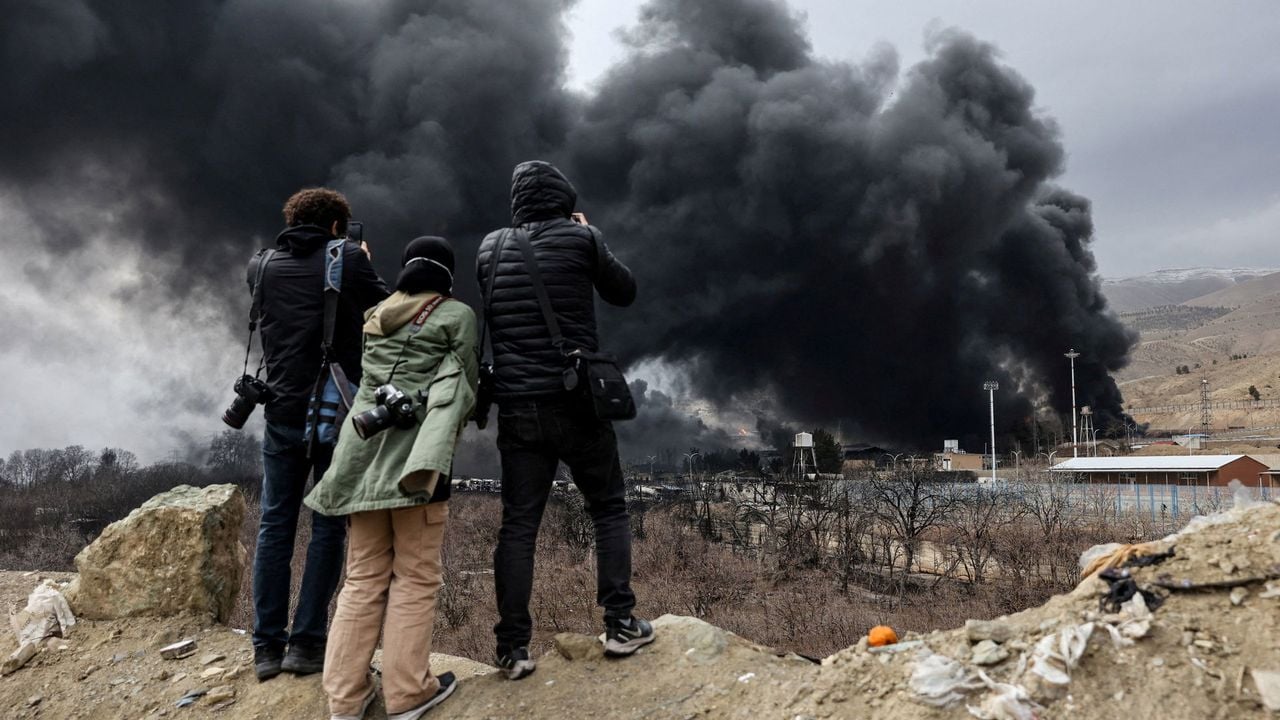 Eerder vandaag werd een oliedepot in een buitenwijk van Teheran getroffen - Reuters