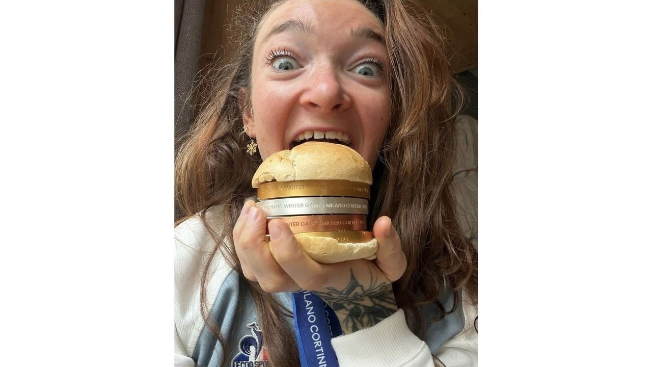 Een broodje medaille voor de Franse Lou Jeanmonnot - Instagram / @lou_jml