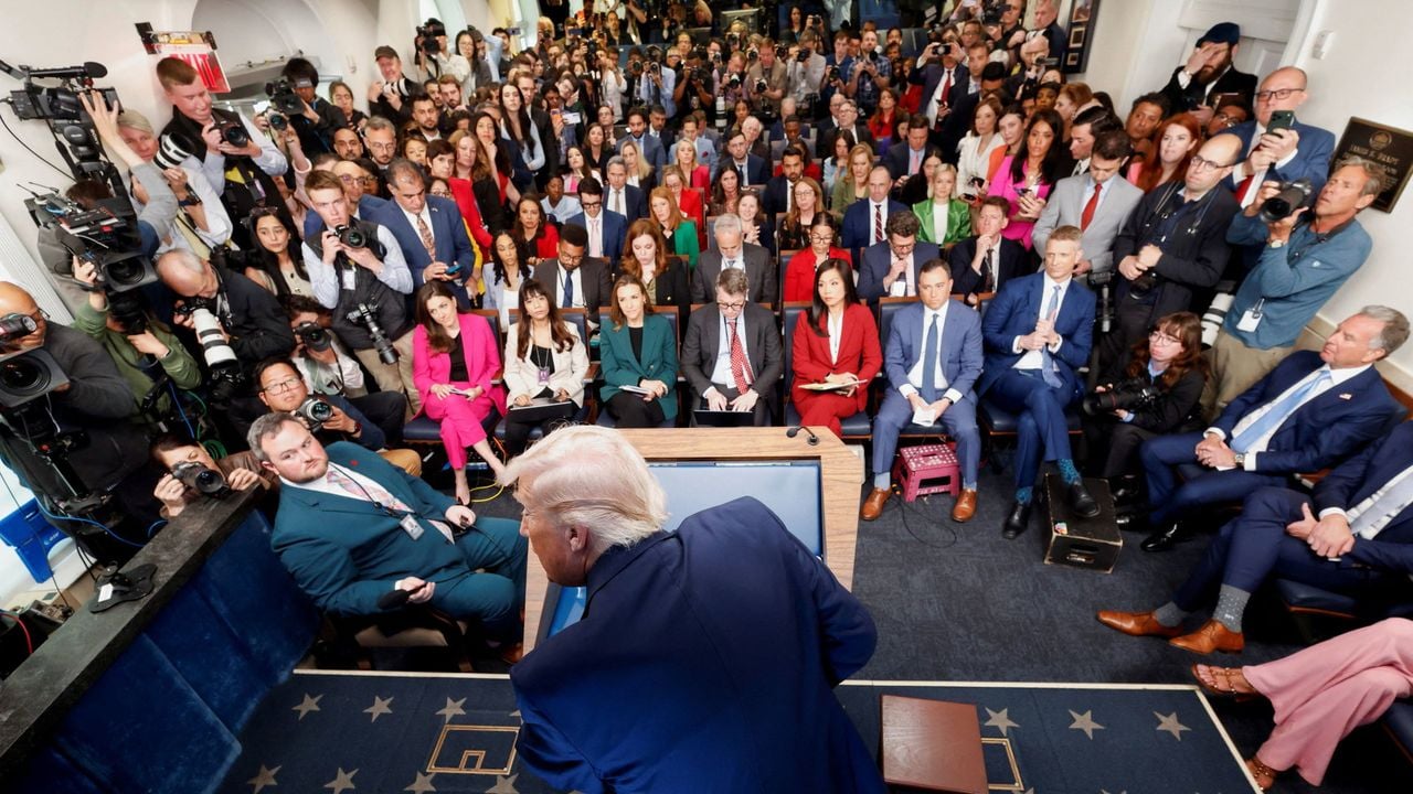 De pers liep massaal uit voor de persconferentie die Trump gisteravond gaf. - Reuters