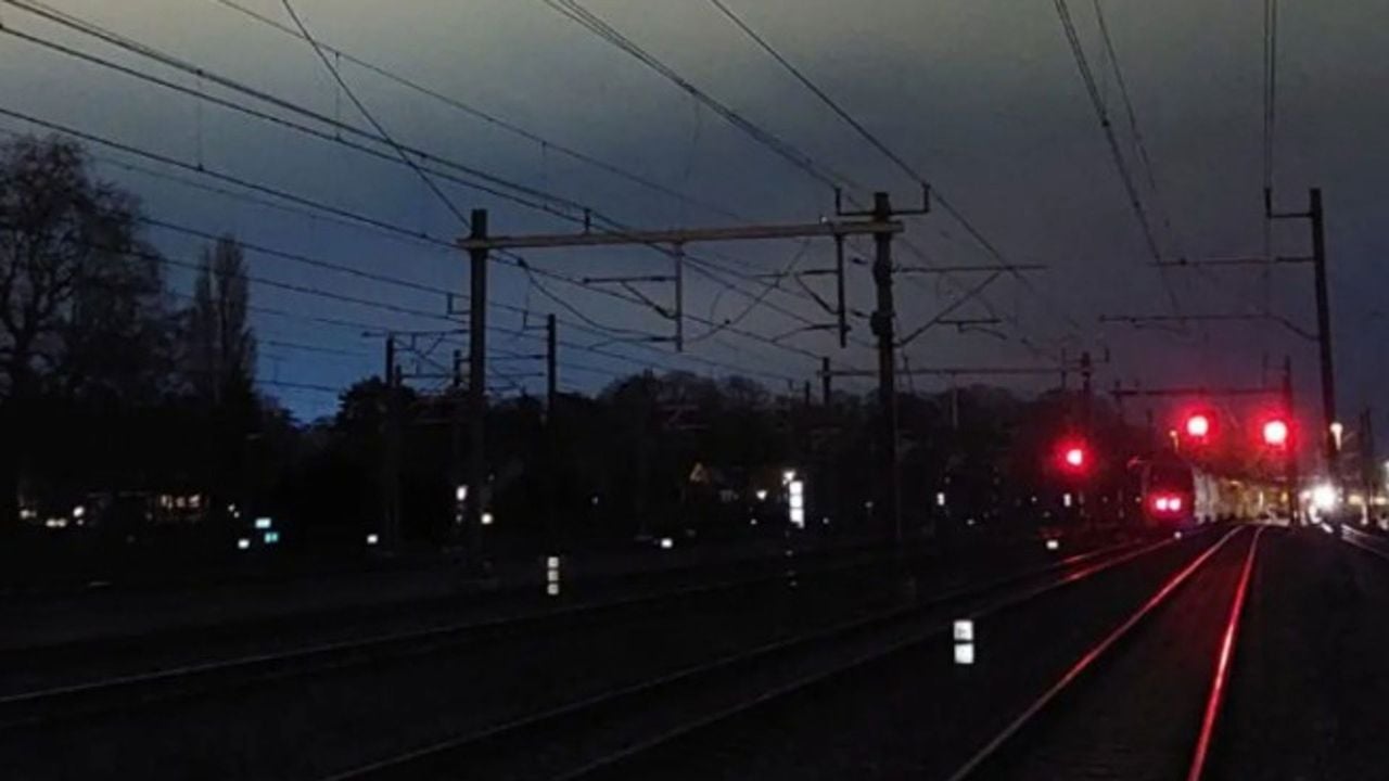 De schade aan de bovenleiding is te zien op deze foto van ProRail - ProRail