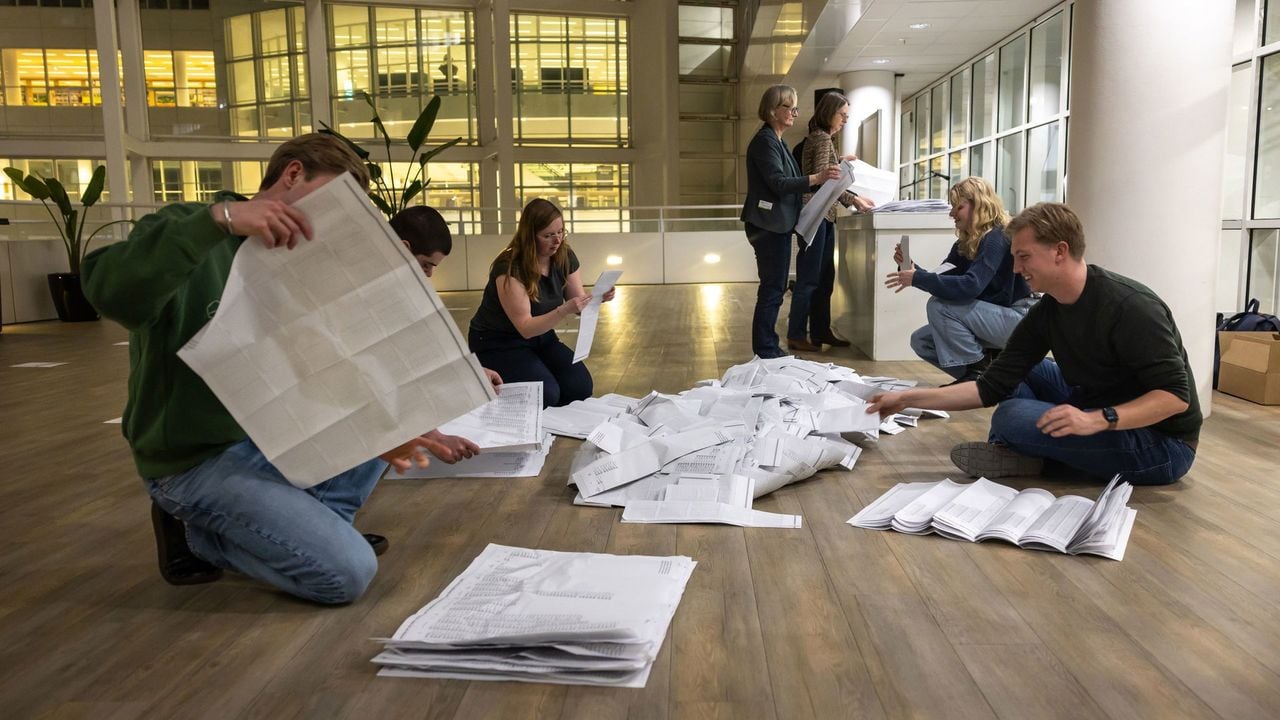 Tellen in het gemeentehuis in Den Haag - ANP