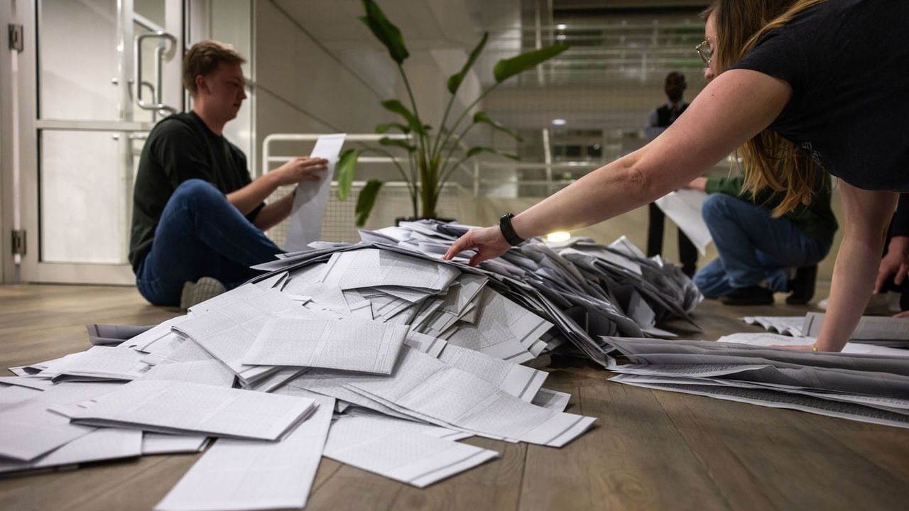 Tellen in het gemeentehuis in Den Haag - ANP