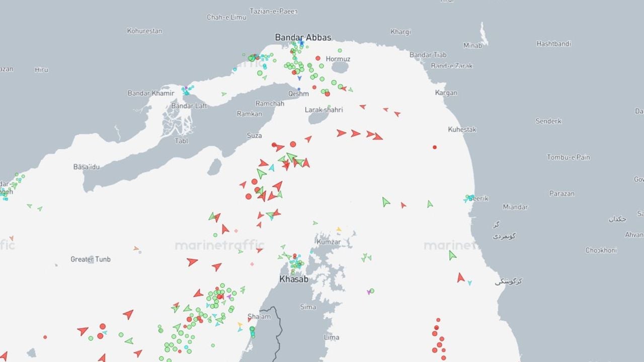 Schepen varen door de Straat van Hormuz - MarineTraffic