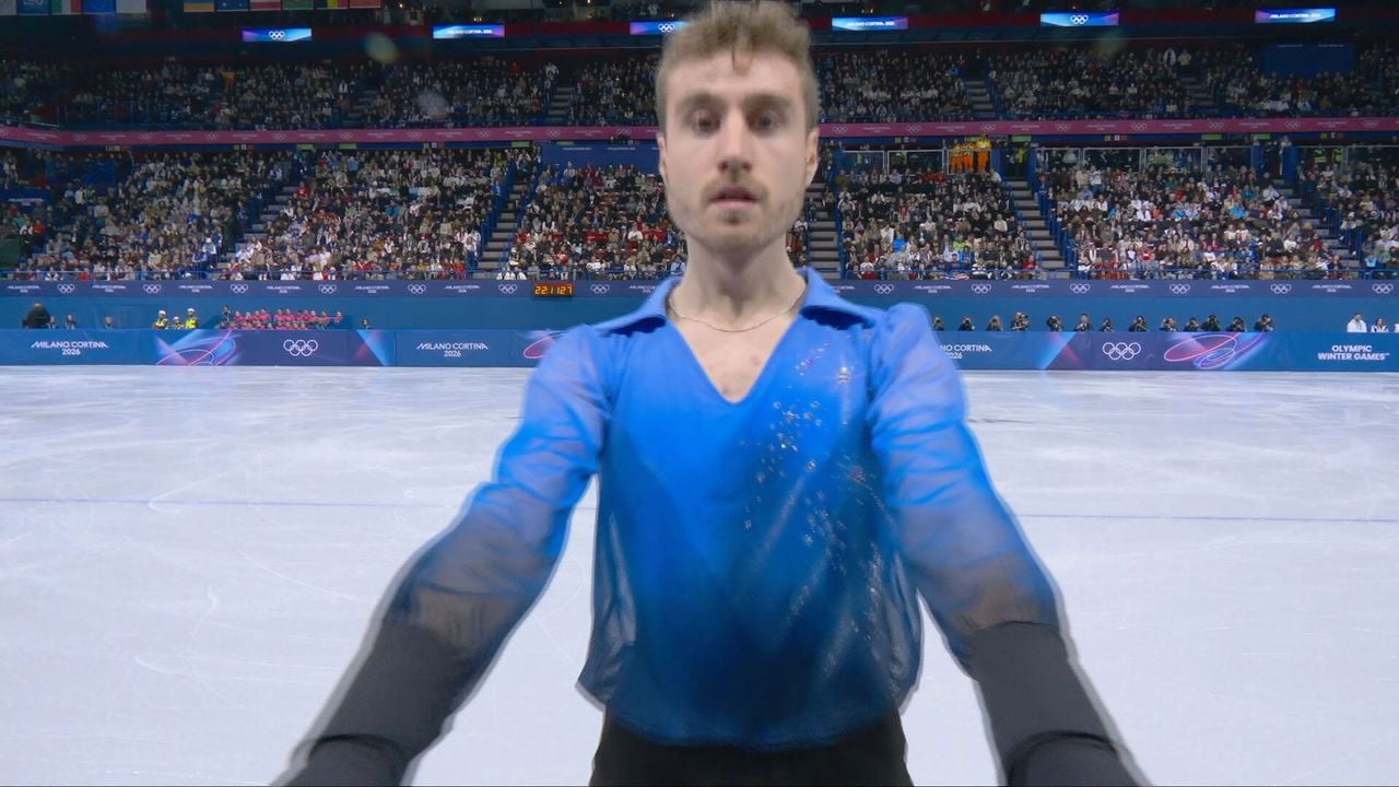 Matteo Rizzo begon zijn vrije kür met een knipoog naar de kijkers thuis. - NOS