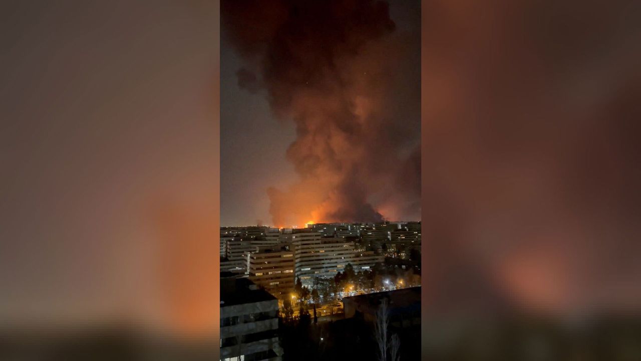 Vuur- en rookwolken boven Mehrabad Airport - Reuters