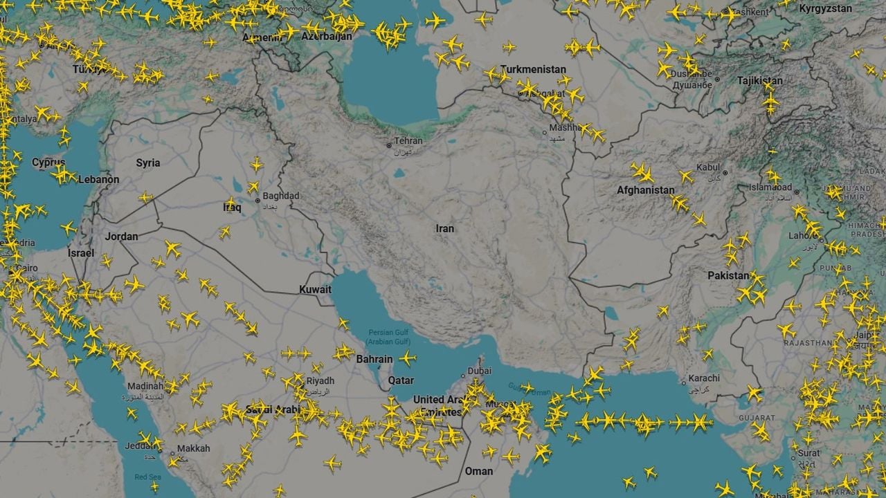De huidige situatie in het luchtruim - flightradar24