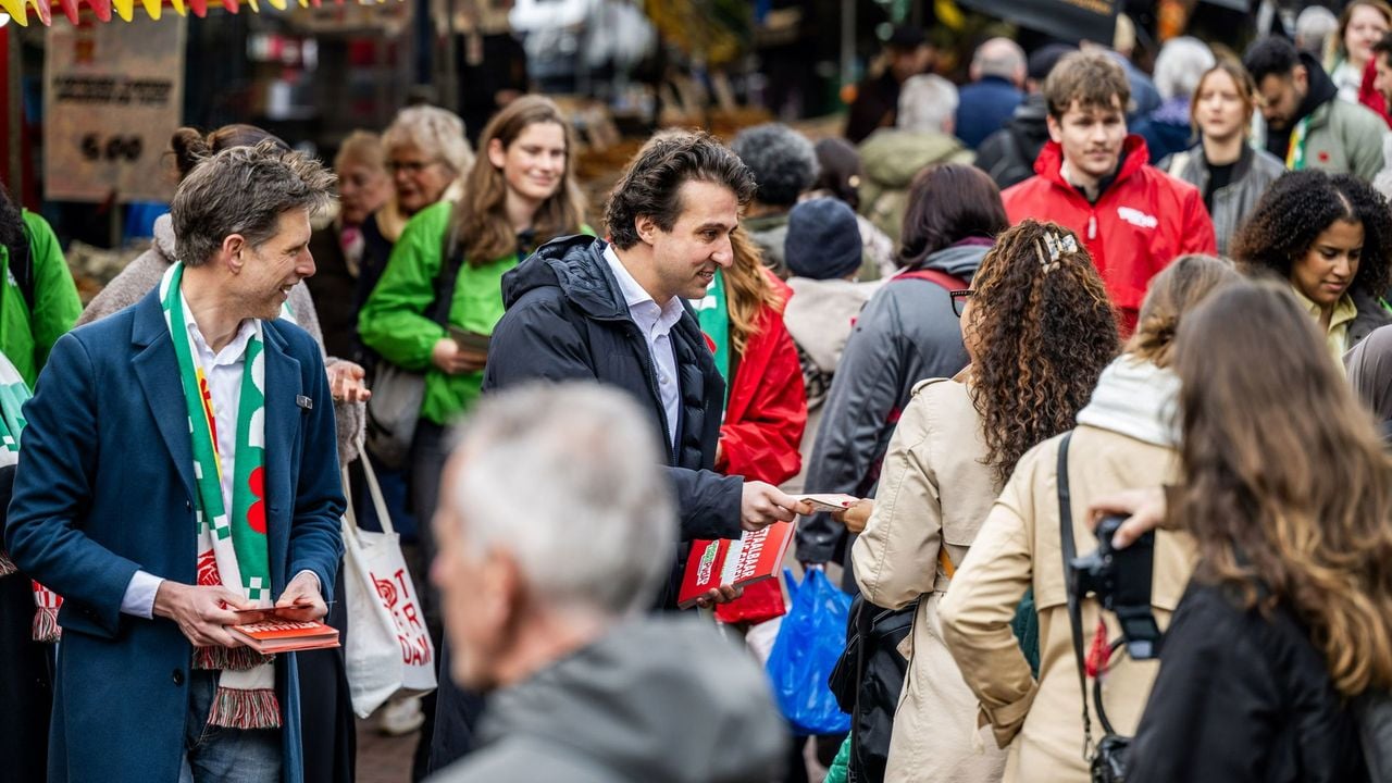 Klaver deelde dinsdag flyers uit op de markt bij de Blaak in Rotterdam - ANP